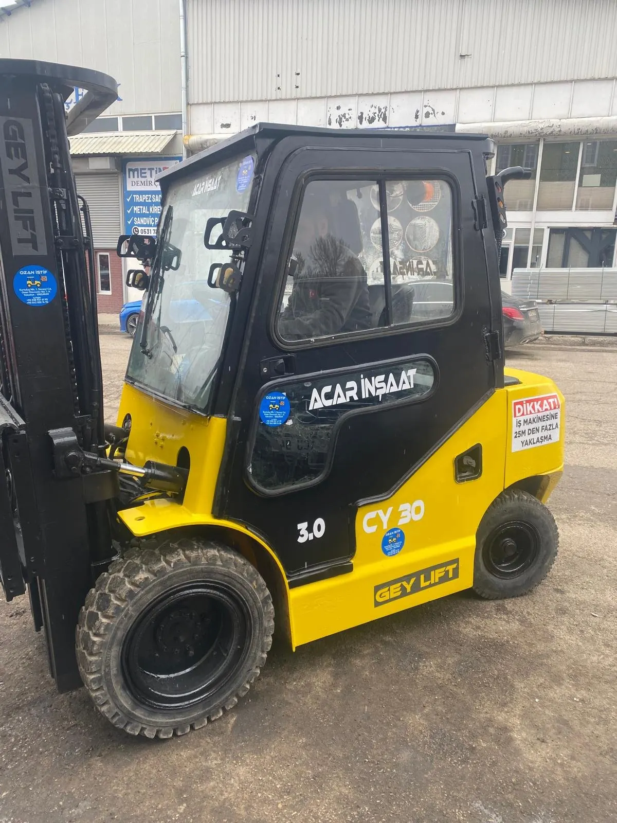 Ozan İstif teslim edilen forklift - Acar İnşaat